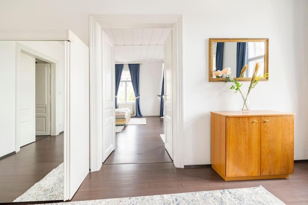 Charming Spacious Apartment Wien Eksteriør billede